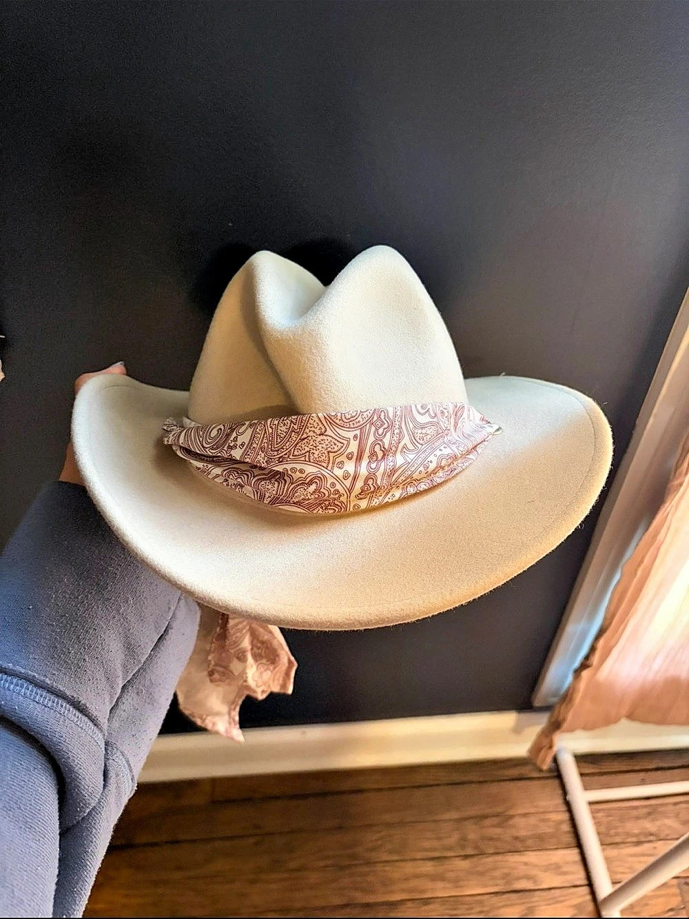 Western Paisley Hat in White & Brown